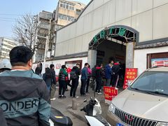 门口排队-老西关黄老太牛肉烧饼