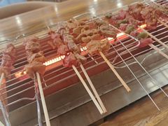 -哈尔滨小酒馆·鲜肉现穿自助烧烤(康新花园店)