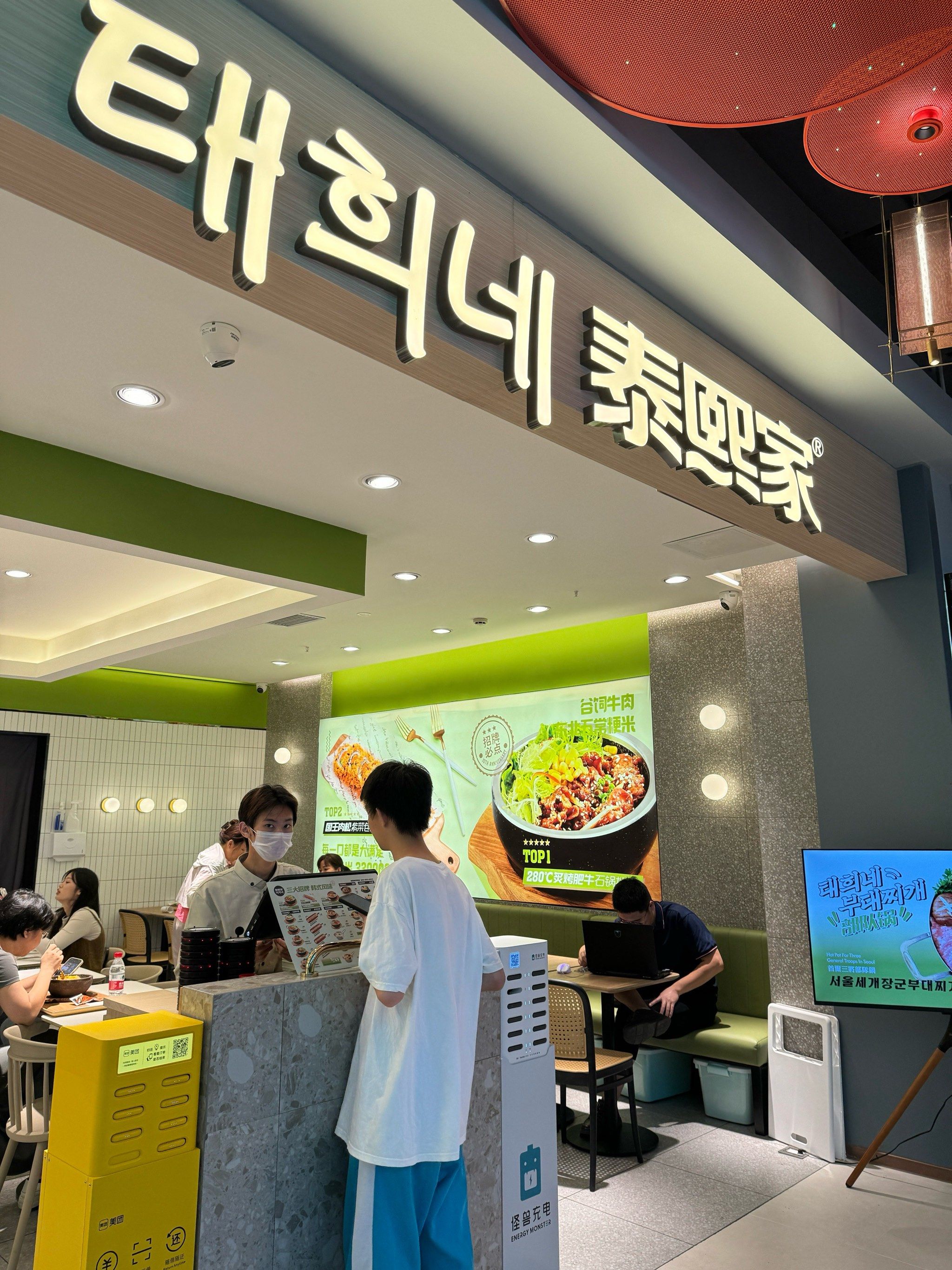 在蓝海购物广场负一层#蓝海购物广场#蓝海负一层美食荟盛装开业#三亚