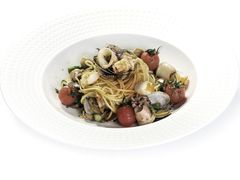 海鲜意面配酸味橄榄油-香格里拉鱼跃地中海西餐厅·牛排披萨