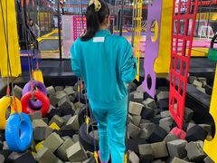 -嘿哟动霸CHUA·新潮玩运动娱乐中心·蹦床滑冰团建乐园