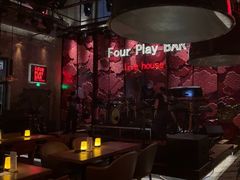 -FOUR PLAY BAR