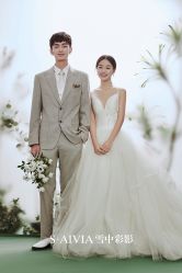 -雪中彩影婚纱摄影·微光艺术中心