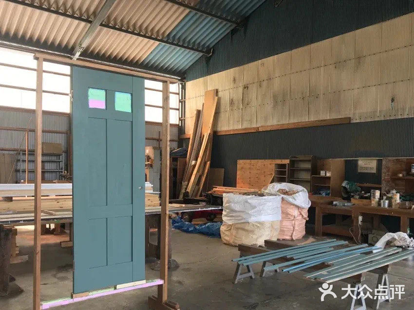 今日分享[礼花]穷装盖130㎡小平房，比城里亲戚过得还好