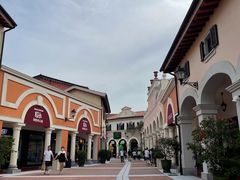 -佛罗伦萨小镇广佛名品奥特莱斯(疏港路店)