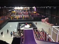 -嘿哟动霸CHUA·新潮玩运动娱乐中心·蹦床滑冰团建乐园