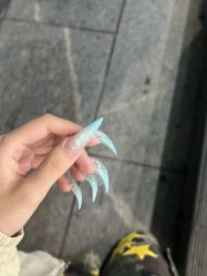-花岐款式专研健康美甲沙龙