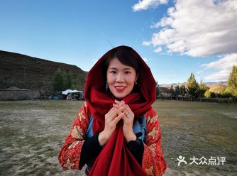 在木子美甲这里做了一个猫眼美甲，因为要举办婚礼不想涂