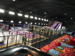 -嘿哟动霸CHUA·新潮玩运动娱乐中心·蹦床滑冰团建乐园