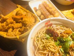 -爆炸头阿姨小四川正宗川味小吃(无任何分店)