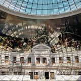 复古风与现代简约单品的搭配风潮也吹至城市建筑里！