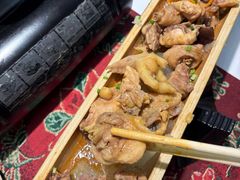 -刘姐啤酒鱼民族演艺餐厅(西街总店)