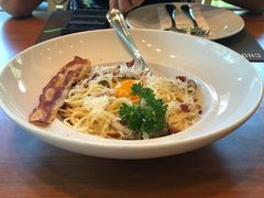 -Chom Cafe and Restaurant