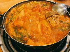 土豆排骨火锅-喇喇排骨火锅·传统韩式脊骨汤(望京西园总店)