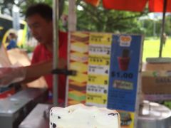 -詹爷爷乌节路街头冰淇淋