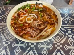 -巍山𤆵肉饵丝