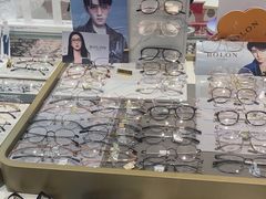 -美式眼镜·授权蔡司.依视路.尼康.豪雅.明月(人民广场店)