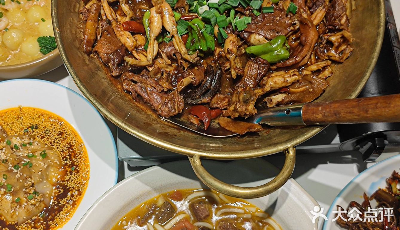 武汉人排队也要吃的烧鸭拌面，简直一绝！ 