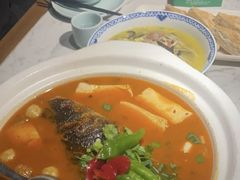招牌鱼头泡饼-小河村•南京鱼鲜乡土家常菜(油坊桥店)