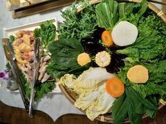 -尚尚仙·酸汤猪手·猪肚鸡火锅(华联万柳购物中心店)