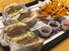 -The Habit Burger Grill 哈比特汉堡(爱琴海店)