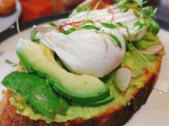 牛油果温泉蛋吐司-O'mills Sourdough Bakery&Bistro(永嘉路店)
