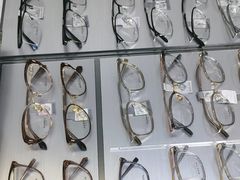 -视野联行眼镜•蔡司•依视路(温江店)