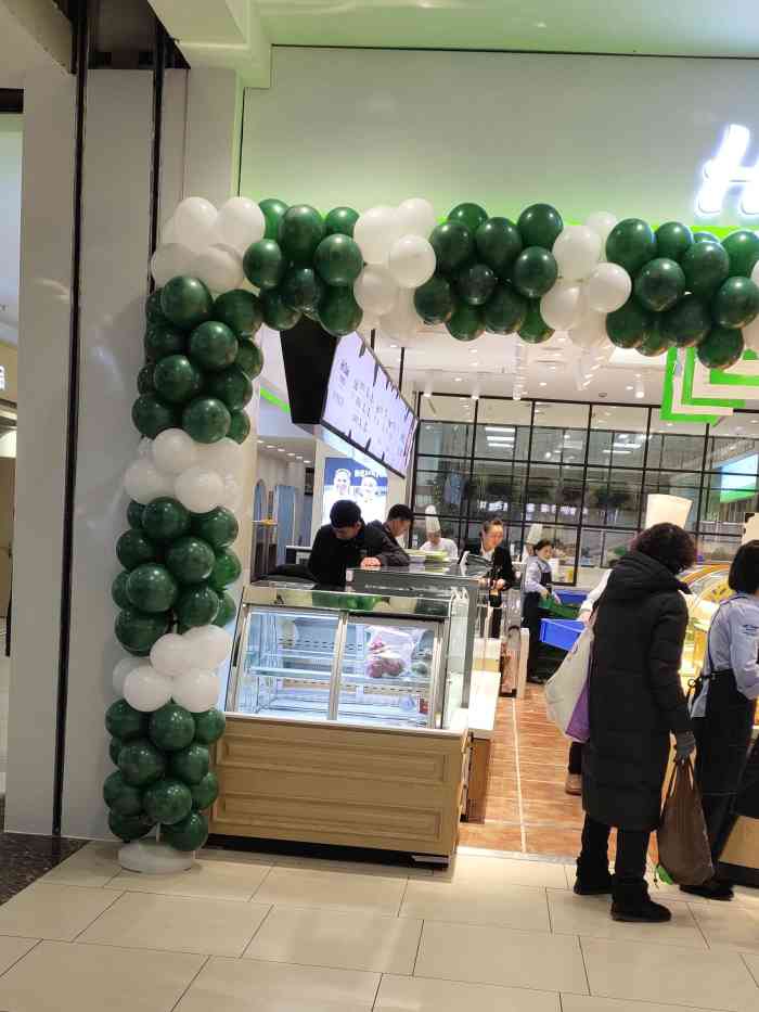 香港麦道(沃尔玛店)-"月饼券很合适 不过月饼还是很贵的 味道还.