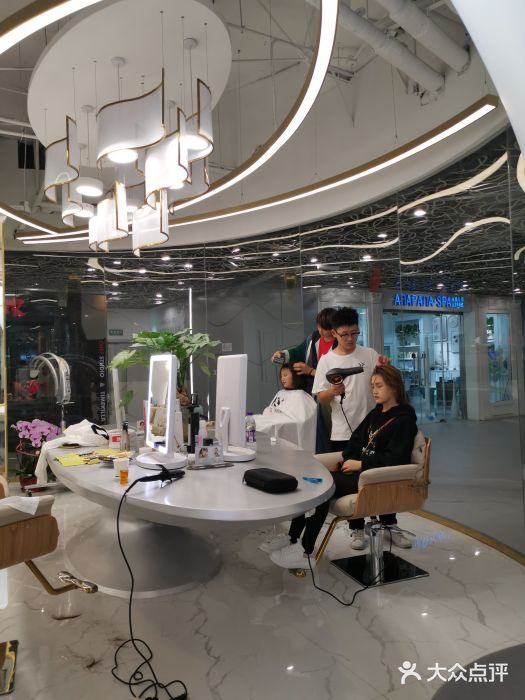 MYYF SALON烫发染发大厅图片