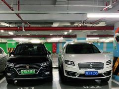 -白玉兰广场停车场