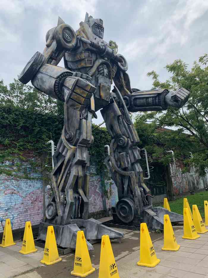 哈玛星台湾铁道馆-"哈玛星台湾铁道馆坐落在高雄的驳2艺术特区.