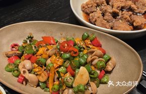 Stir-Fried Fish Maw and Baby Abalone with Fresh Sichuan Peppercorns