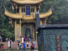 -峨眉山报国寺