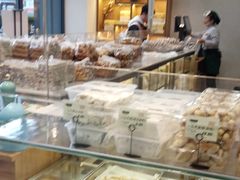 面包甜点陈列柜-泸溪河桃酥(江宁万居汇店)