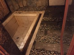 房间内的小汤池-和悦庄乡村温泉酒店