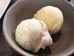 榴莲冰淇淋-莓园冰淇淋店