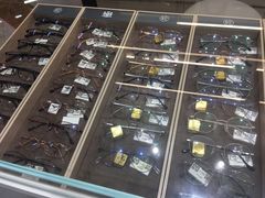 -博士眼镜集团石人工眼镜(虹口万泰店)