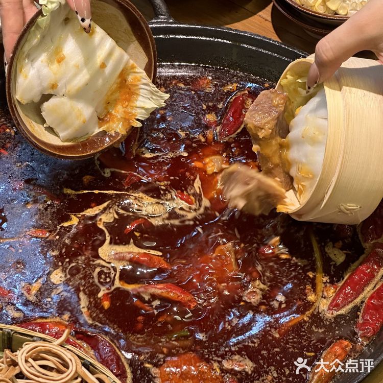 春熙路这家社区老火锅店，贼好吃