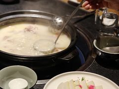 -大匠工房古船木艺术餐厅·猪肚鸡专门店(长白仙岛店)