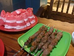 烤羊肉串-洞庭洲·防空洞火锅·烧烤·铜锅涮肉(新百广场店)
