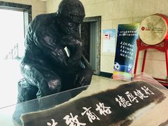 商学院内雕塑-四川大学(望江校区)