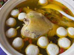 农家土鸡汤配鱼丸-秋香鱼馆(世凹桃园店)