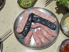 肠类拼盘（风干肠，纯肉肠，墨鱼肠）-安小胖韩国烤肉(财富广场画苑小区店)