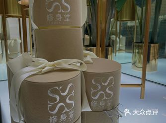 上市品牌，听说是国内最大的品牌运营商，员工的培训真的