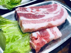 厚切猪肉-·缸桶屋·韩式牛肋条自助烤肉(西湖D11店)