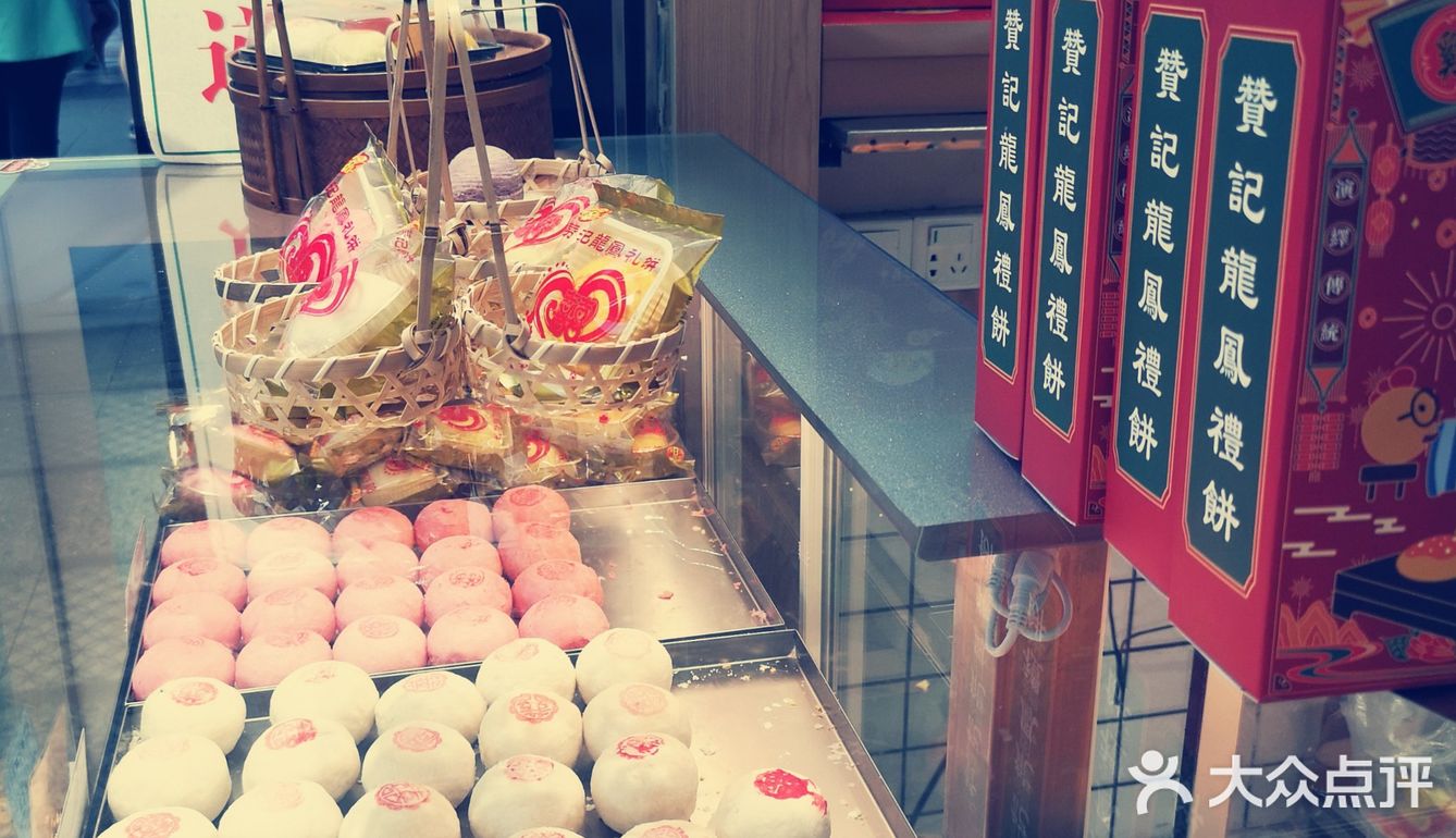 赞记这家店的东西比其他地方贵一些，嗯