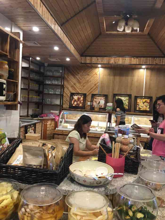 百舍酸.食坊(恒基店)-"「萝卜皮」好吃,脆脆的「奶昔」.