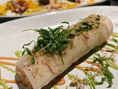 虎虾、薄荷、百香果、炙烤油桃春卷配坚果-LESCEDARS Brasserie Bistro香柏树