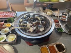 -围炉肉舍•炭烤活鳗•丹东海鲜烤肉(步行街店)