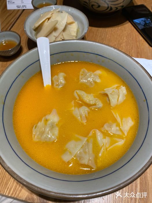 蟹黄鱼·深夜面馆(巨鹿路店)金汤黄鱼馄饨图片